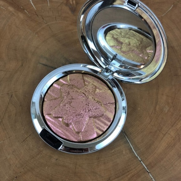 mac holiday highlighter
